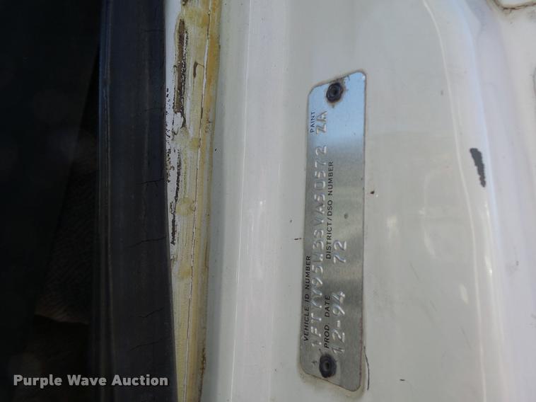 image for item K5518 1995 Ford LTA9000 Aero Max 106 semi truck