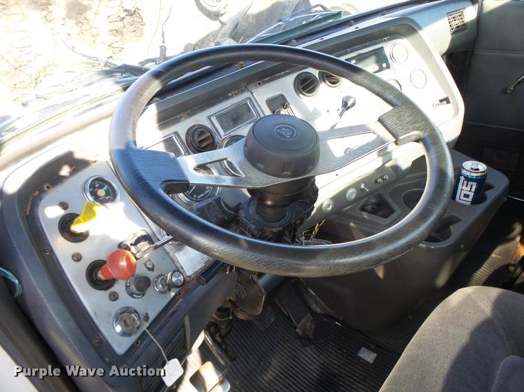 image for item K5518 1995 Ford LTA9000 Aero Max 106 semi truck