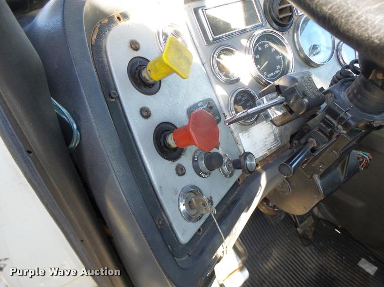 image for item K5518 1995 Ford LTA9000 Aero Max 106 semi truck