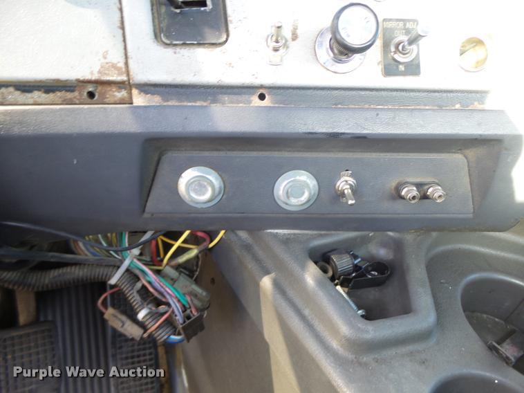 image for item K5518 1995 Ford LTA9000 Aero Max 106 semi truck