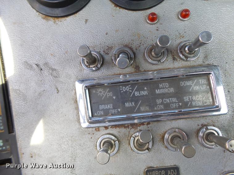 image for item K5518 1995 Ford LTA9000 Aero Max 106 semi truck