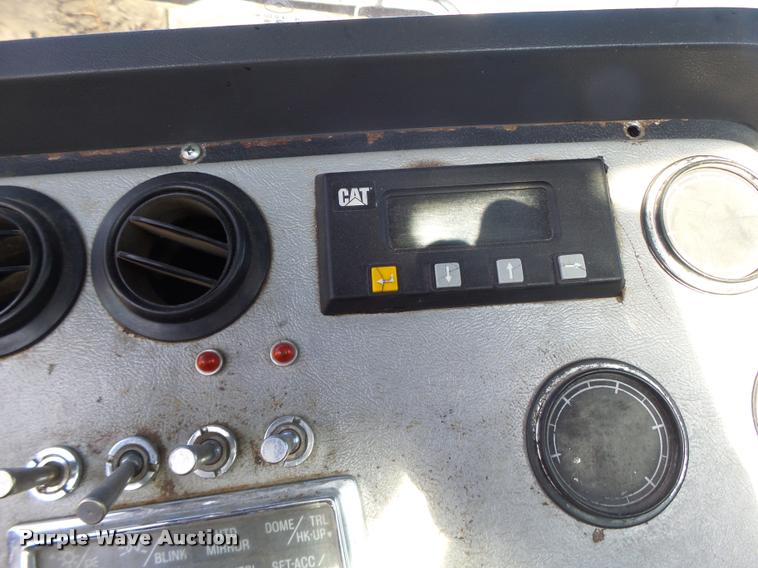 image for item K5518 1995 Ford LTA9000 Aero Max 106 semi truck