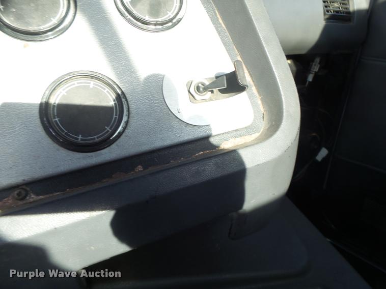 image for item K5518 1995 Ford LTA9000 Aero Max 106 semi truck