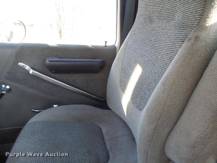 image for item K5518 1995 Ford LTA9000 Aero Max 106 semi truck