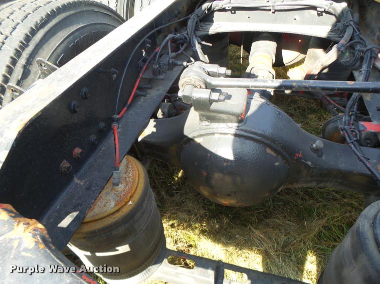 image for item K5519 2000 Volvo VNL semi truck