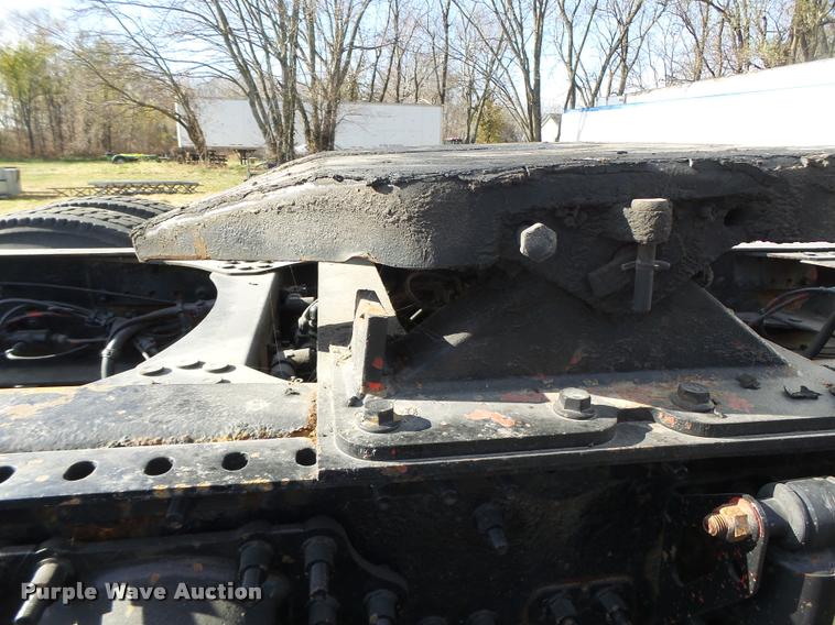 image for item K5519 2000 Volvo VNL semi truck