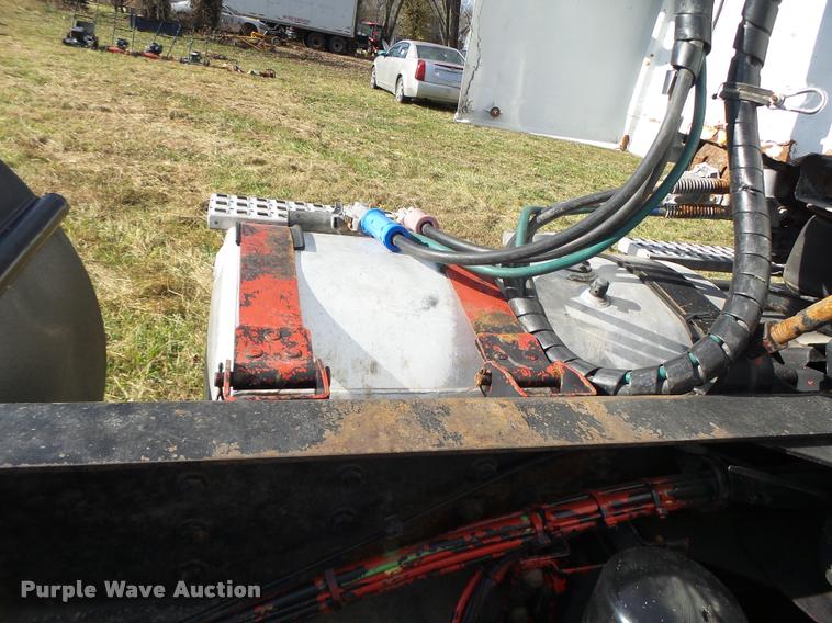 image for item K5519 2000 Volvo VNL semi truck