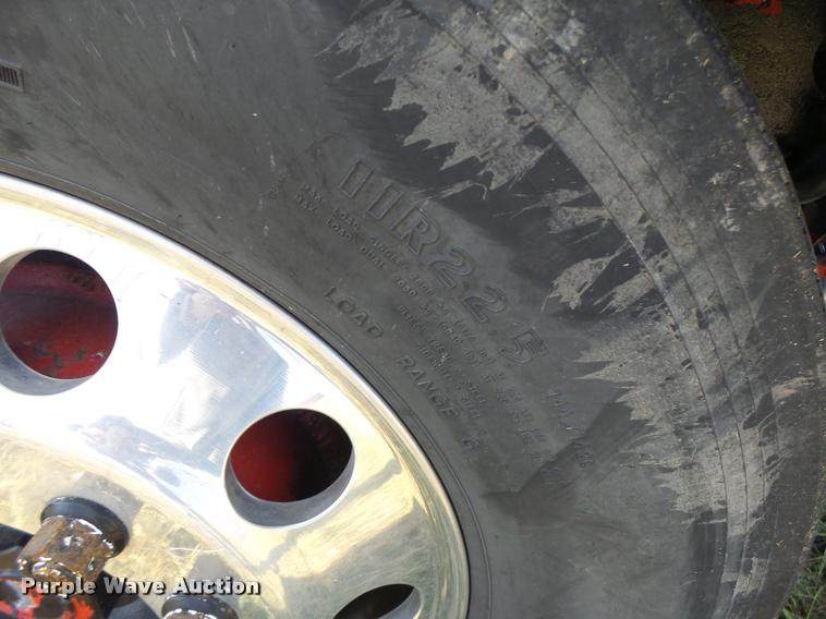 image for item K5519 2000 Volvo VNL semi truck