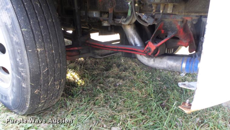 image for item K5519 2000 Volvo VNL semi truck