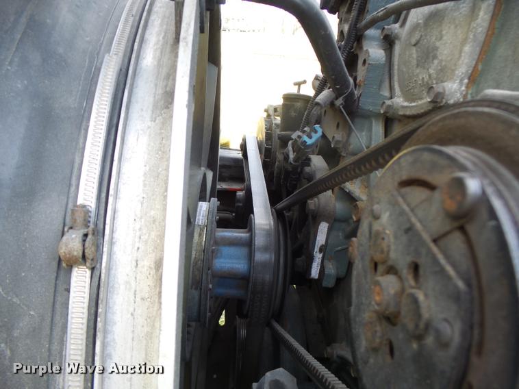 image for item K5519 2000 Volvo VNL semi truck