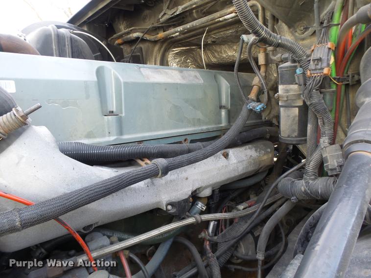 image for item K5519 2000 Volvo VNL semi truck