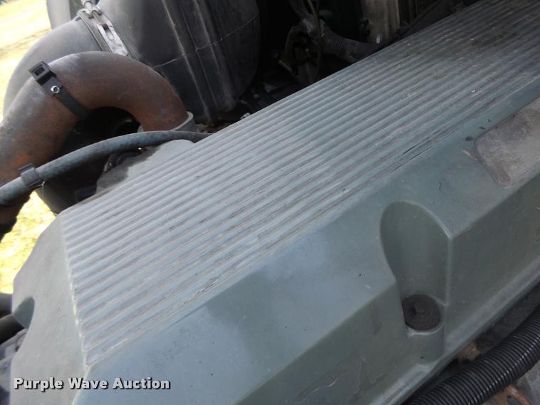 image for item K5519 2000 Volvo VNL semi truck