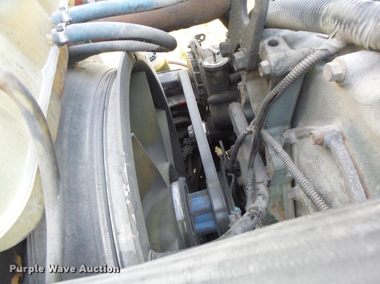 image for item K5519 2000 Volvo VNL semi truck