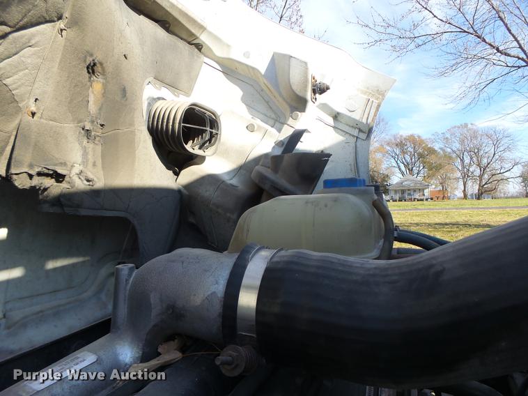 image for item K5519 2000 Volvo VNL semi truck