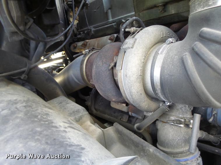 image for item K5519 2000 Volvo VNL semi truck