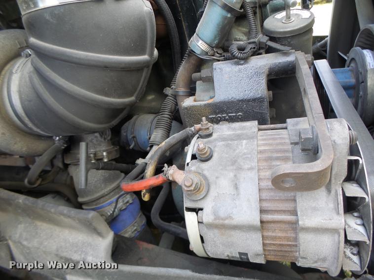 image for item K5519 2000 Volvo VNL semi truck