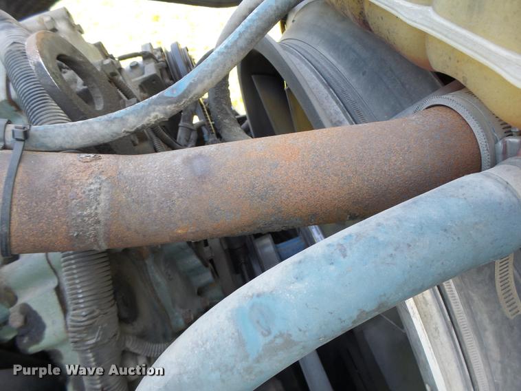 image for item K5519 2000 Volvo VNL semi truck