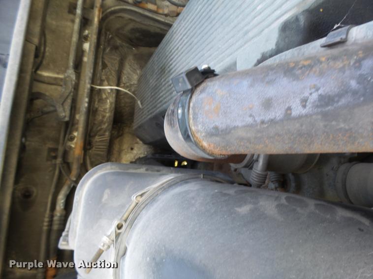 image for item K5519 2000 Volvo VNL semi truck