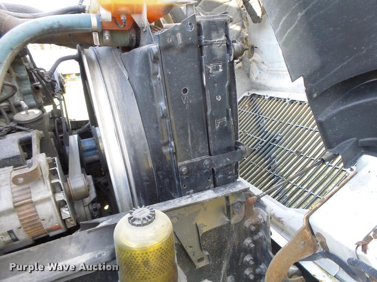 image for item K5519 2000 Volvo VNL semi truck