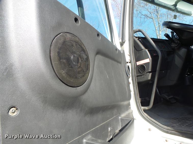 image for item K5519 2000 Volvo VNL semi truck