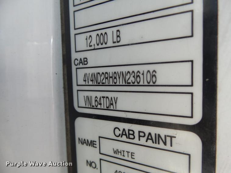 image for item K5519 2000 Volvo VNL semi truck