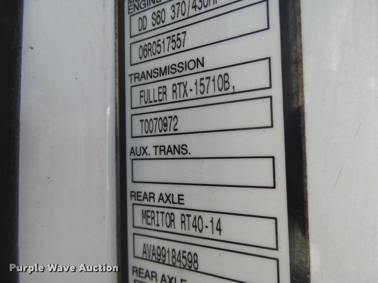 image for item K5519 2000 Volvo VNL semi truck