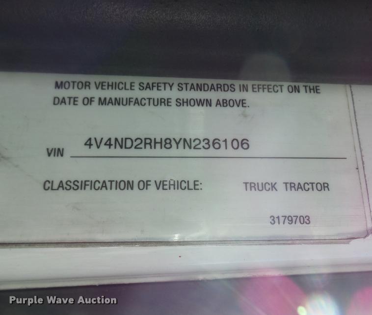 image for item K5519 2000 Volvo VNL semi truck