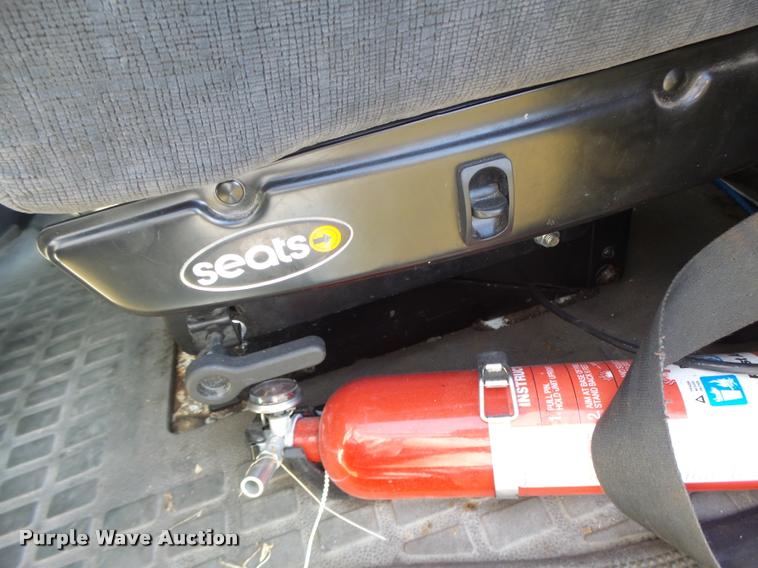 image for item K5519 2000 Volvo VNL semi truck