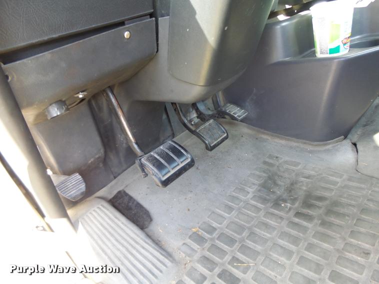 image for item K5519 2000 Volvo VNL semi truck