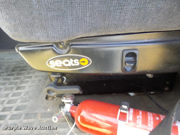 image for item K5519 2000 Volvo VNL semi truck