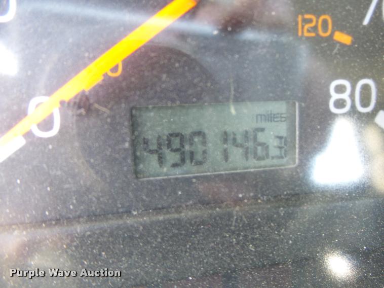 image for item K5519 2000 Volvo VNL semi truck