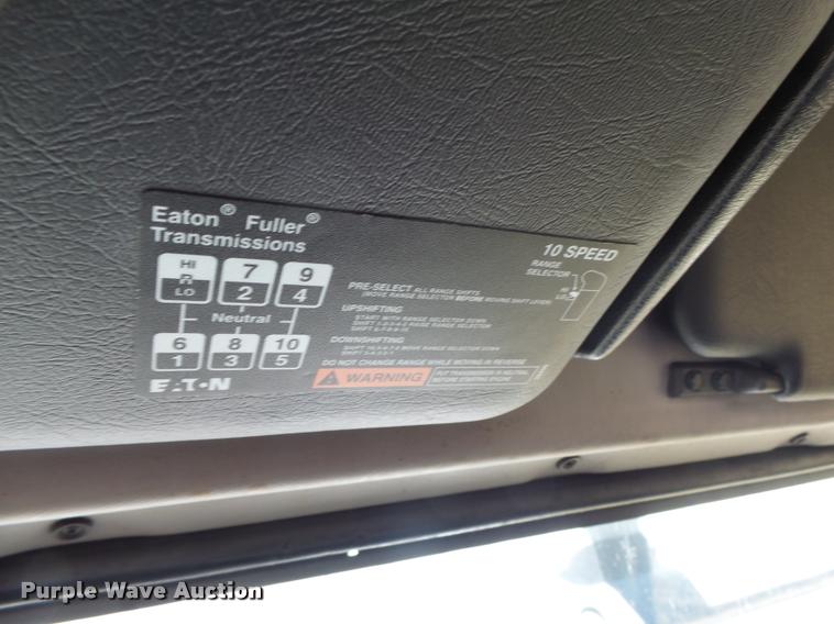 image for item K5519 2000 Volvo VNL semi truck