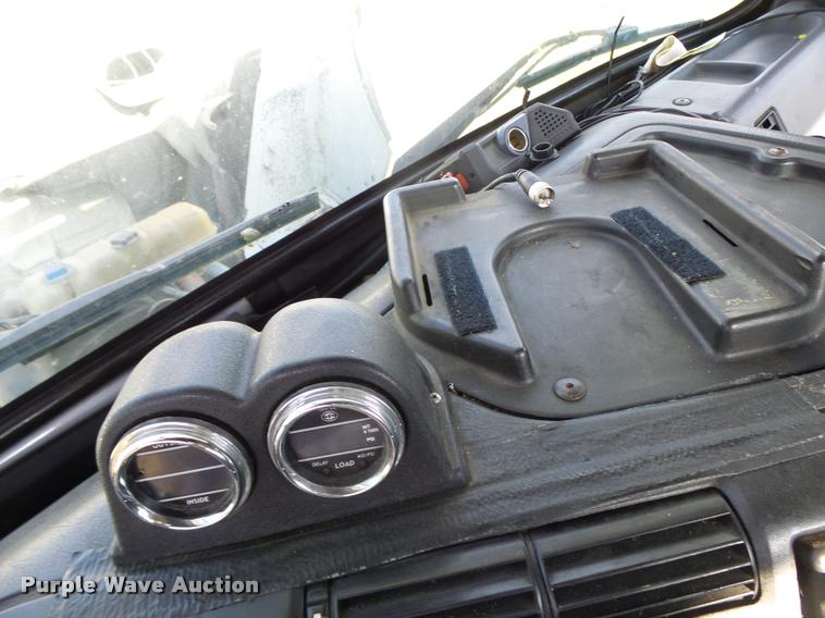 image for item K5519 2000 Volvo VNL semi truck