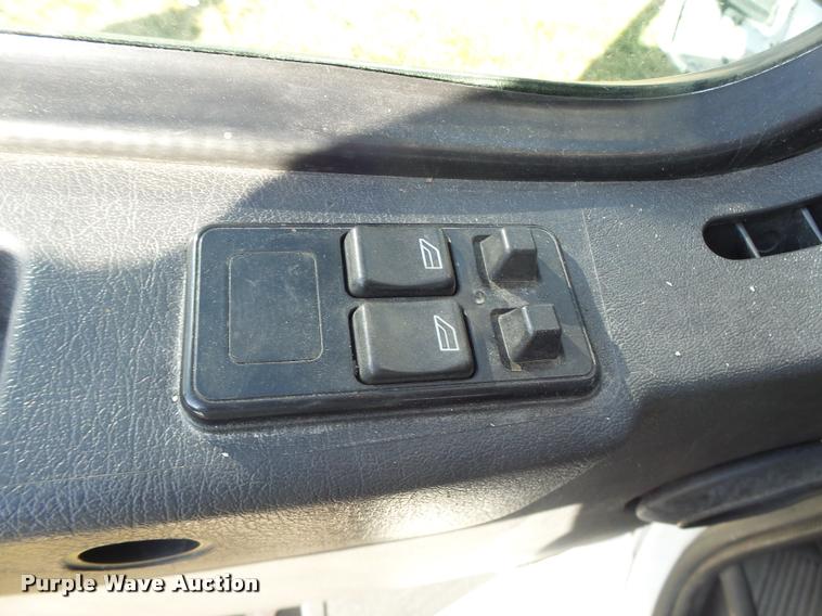 image for item K5519 2000 Volvo VNL semi truck