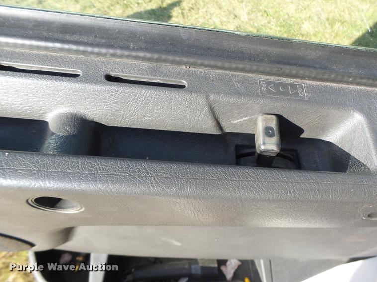 image for item K5519 2000 Volvo VNL semi truck