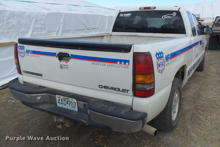 image for item K5538 2000 Chevrolet Silverado 1500 Ext. Cab pickup truck