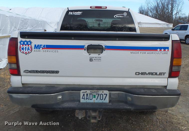 image for item K5538 2000 Chevrolet Silverado 1500 Ext. Cab pickup truck