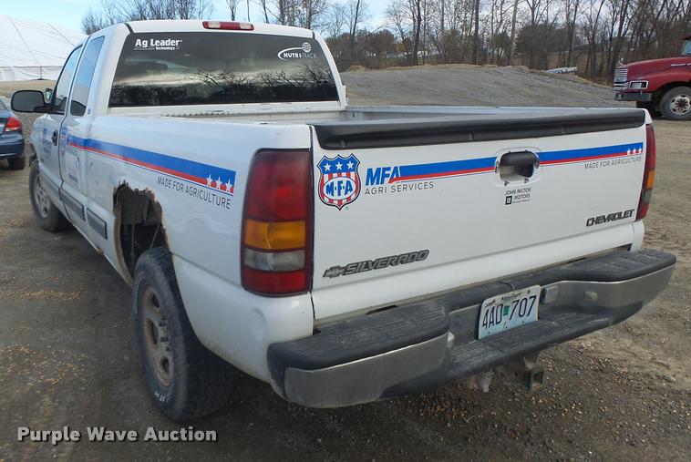 image for item K5538 2000 Chevrolet Silverado 1500 Ext. Cab pickup truck