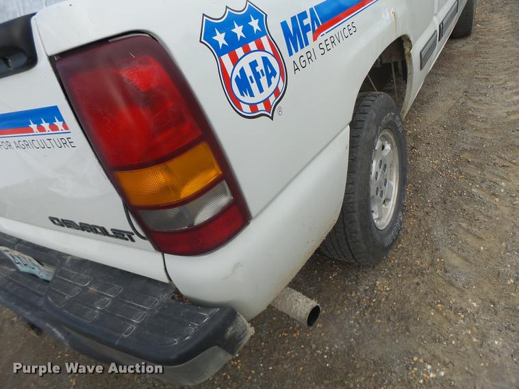 image for item K5538 2000 Chevrolet Silverado 1500 Ext. Cab pickup truck