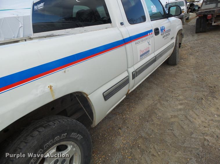 image for item K5538 2000 Chevrolet Silverado 1500 Ext. Cab pickup truck