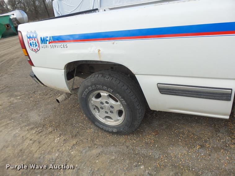 image for item K5538 2000 Chevrolet Silverado 1500 Ext. Cab pickup truck