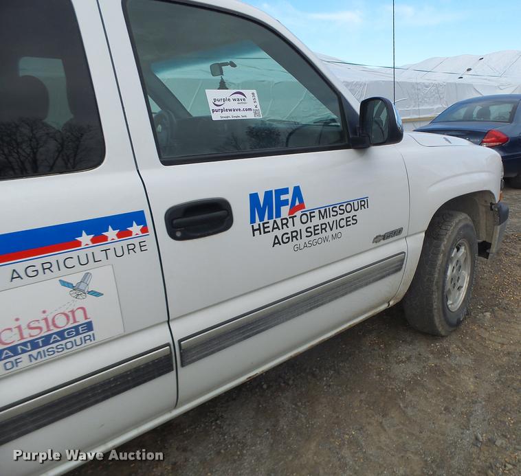 image for item K5538 2000 Chevrolet Silverado 1500 Ext. Cab pickup truck