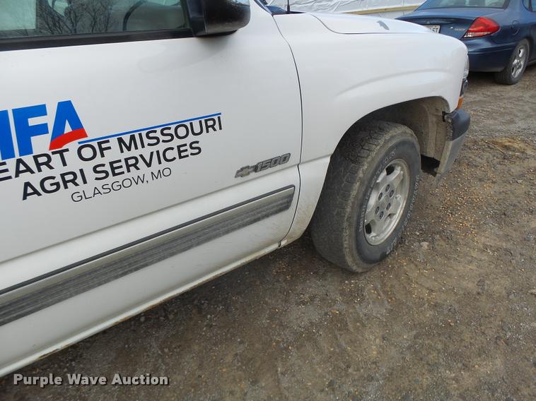 image for item K5538 2000 Chevrolet Silverado 1500 Ext. Cab pickup truck