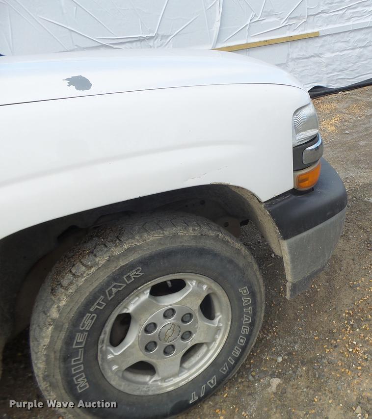 image for item K5538 2000 Chevrolet Silverado 1500 Ext. Cab pickup truck