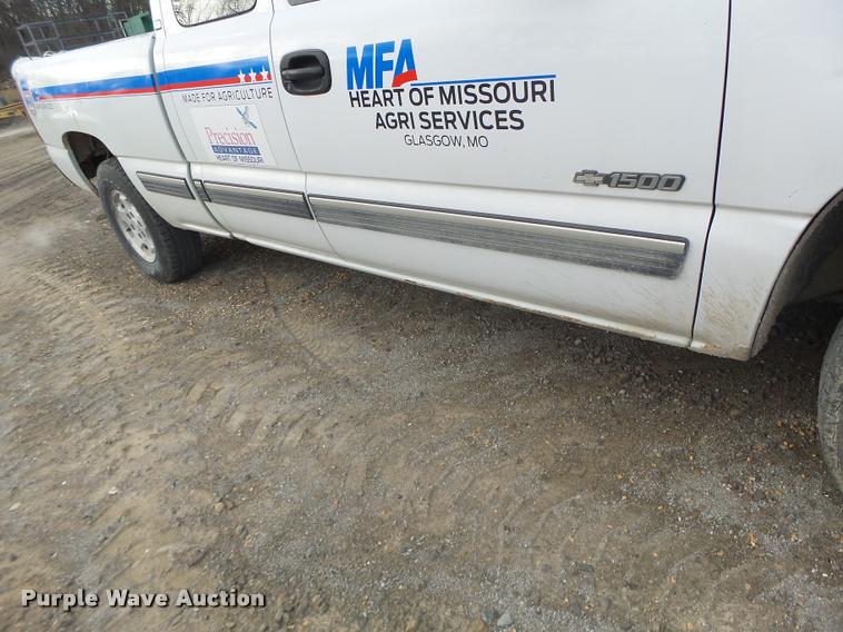 image for item K5538 2000 Chevrolet Silverado 1500 Ext. Cab pickup truck