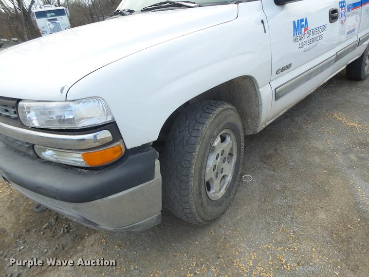 image for item K5538 2000 Chevrolet Silverado 1500 Ext. Cab pickup truck