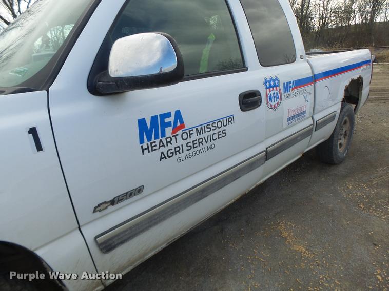 image for item K5538 2000 Chevrolet Silverado 1500 Ext. Cab pickup truck