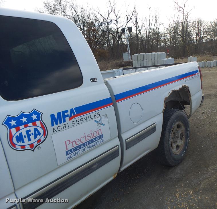 image for item K5538 2000 Chevrolet Silverado 1500 Ext. Cab pickup truck