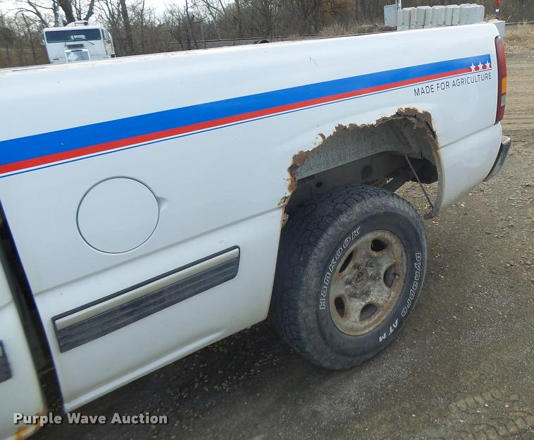 image for item K5538 2000 Chevrolet Silverado 1500 Ext. Cab pickup truck