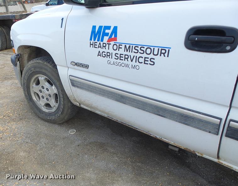 image for item K5538 2000 Chevrolet Silverado 1500 Ext. Cab pickup truck